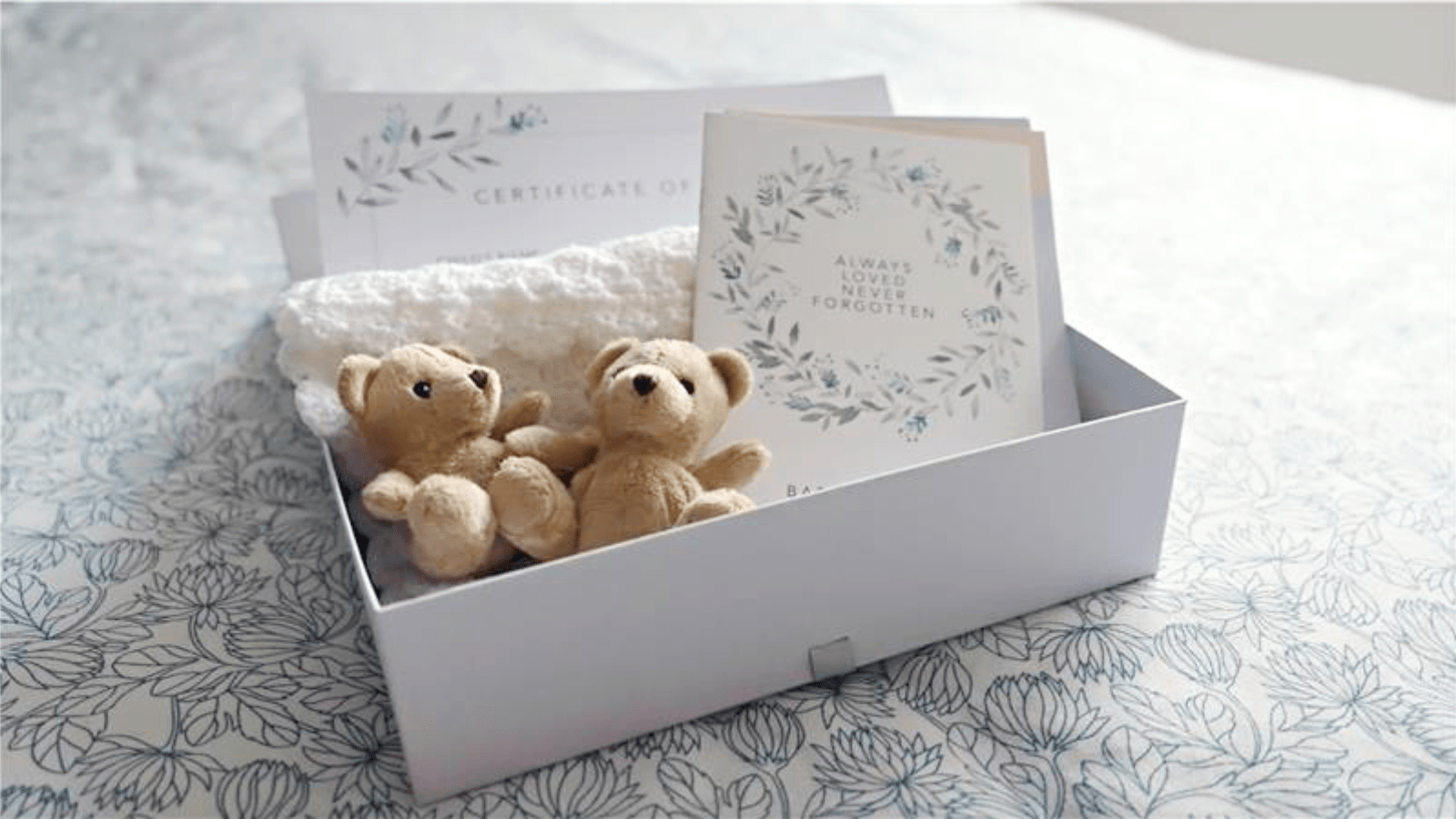 Memory box Sands Saving babies' lives. Supporting bereaved families.